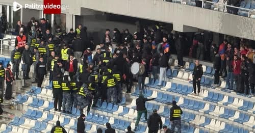 სომეხი და ქართველი გულშემატკივარი ერთმანეთს დაუპირისპირდა - ვრცელდება კადრები ადგილიდან, სადაც პოლიციის დახმარება გახდა საჭირო (ვიდეო)